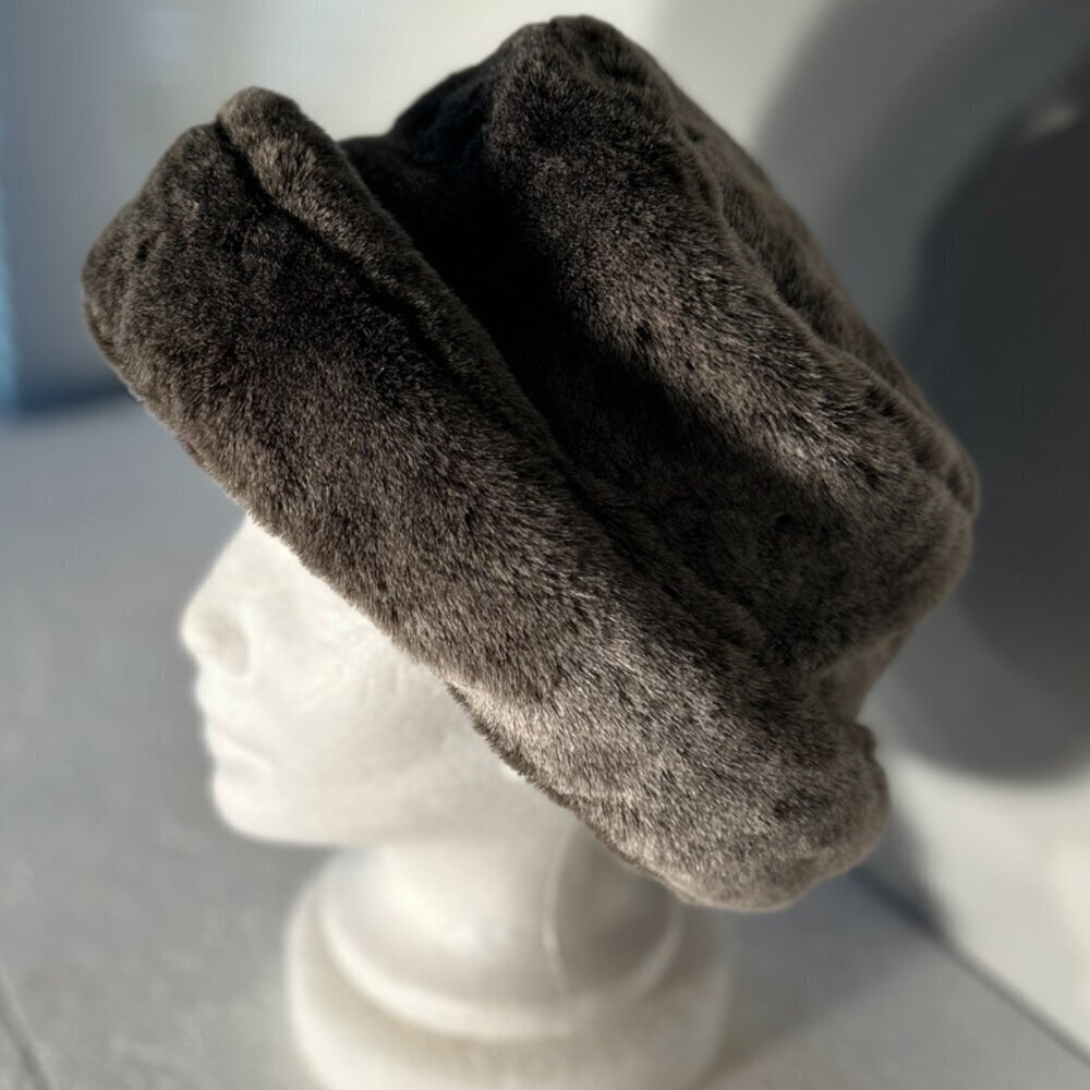Laura Ashley Vintage OSFA Gray Vegan Fur Bucket Hat Winter Chic Staple Timeless - Picture 3 of 9